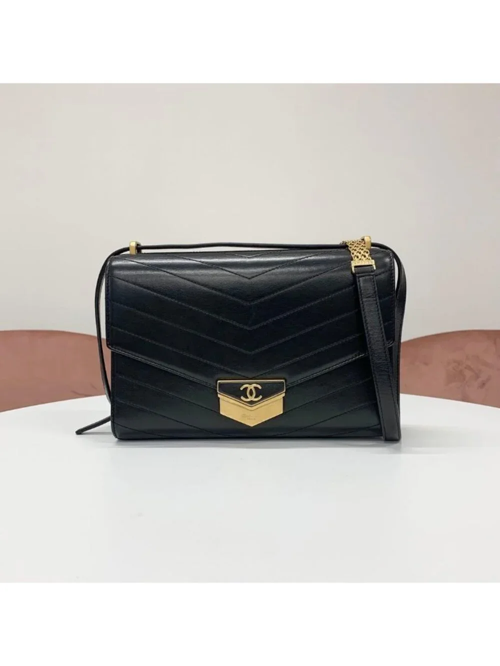 Chanel CC Logo Chez Blanc Medal Flap Stitch Shoulder Bag